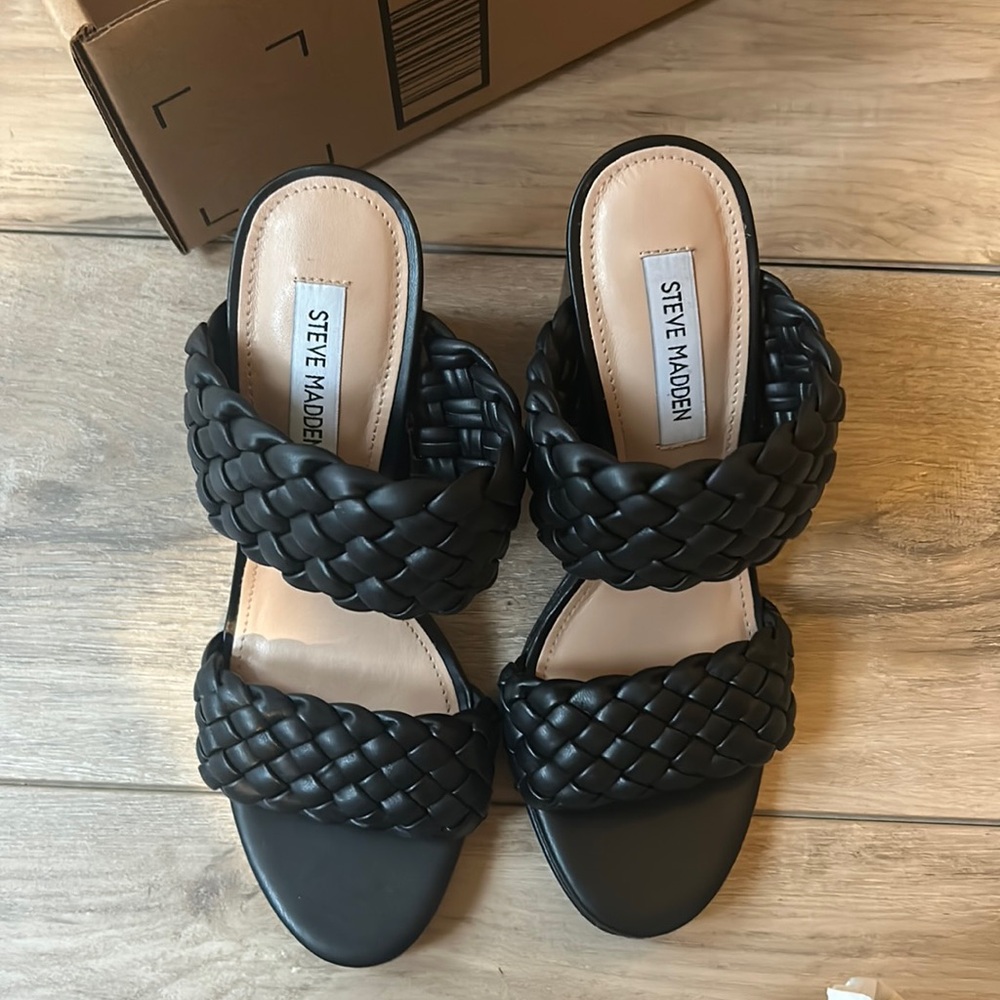 NEW STEVE MADDEN WOVEN HEELS WITH BOX